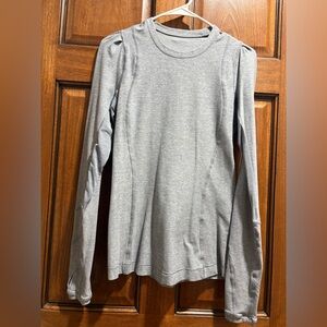 Lululemon Gray Long Sleeve Top. Size 6